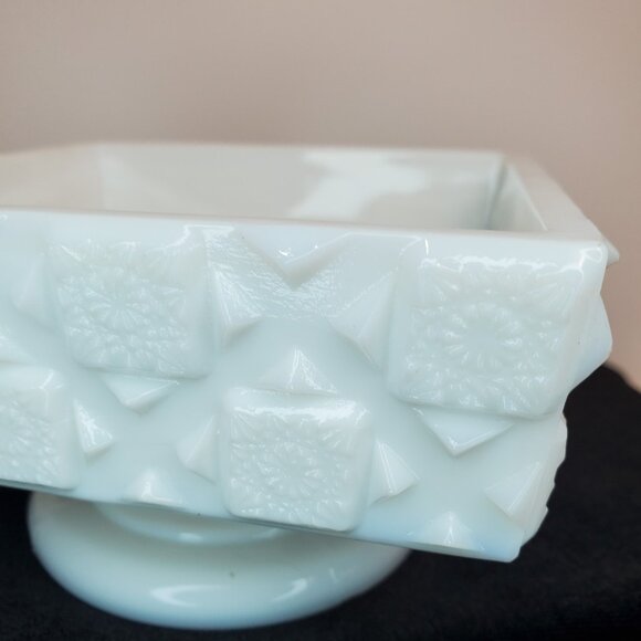 Vintage Westmoreland Milk Glass Old Quilt Covered Candy Dish Square 40/50s White - Picture 9 of 15